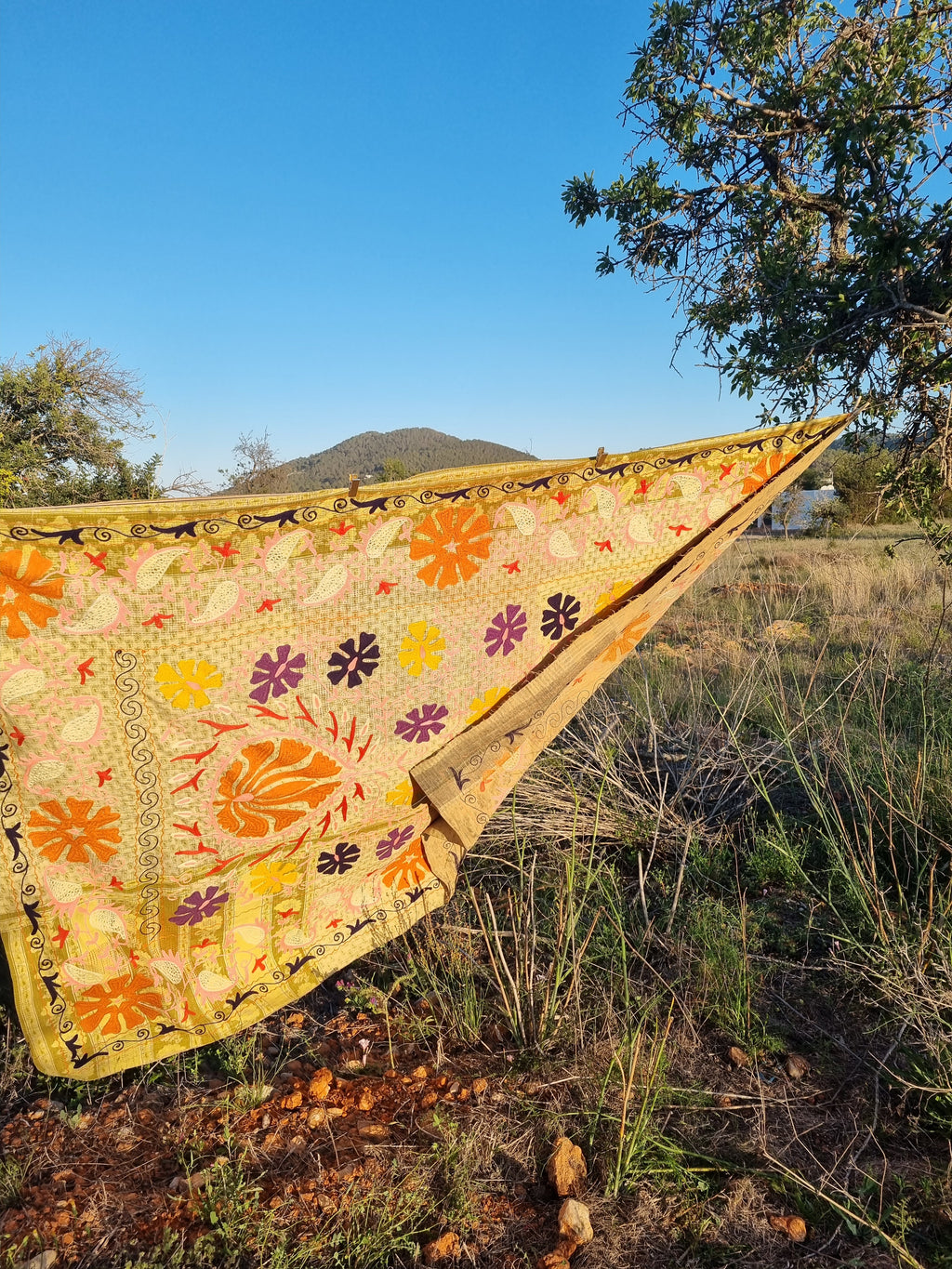 Vintage Kantha blanket with Suzani embroidery • 232*165cm • Reversible