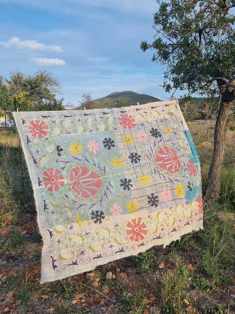 Vintage Kantha blanket with Suzani embroidery • 200*160cm • Reversible