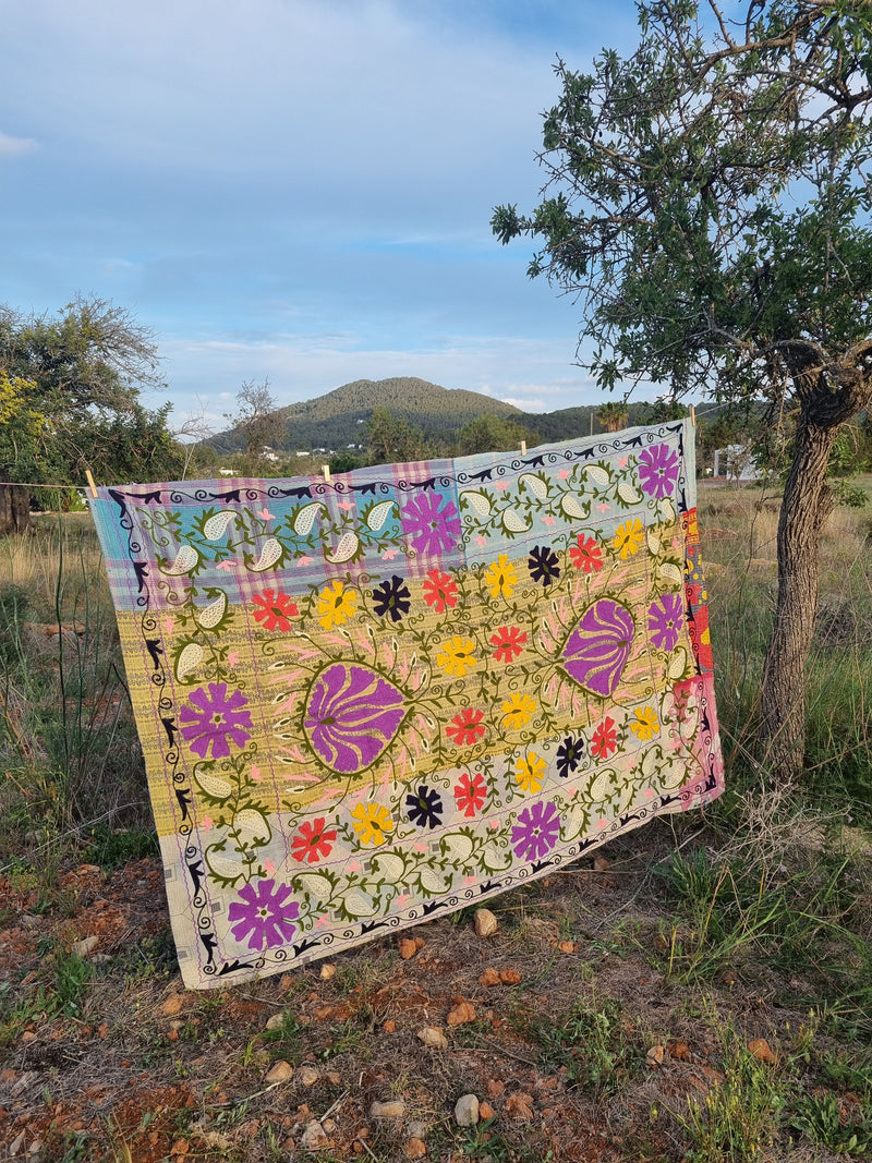 Vintage Kantha blanket with Suzani embroidery • 220*154cm • Reversible