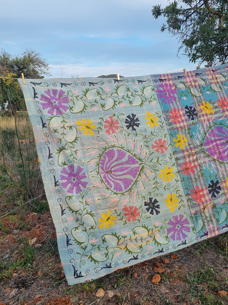 Vintage Kantha blanket with Suzani embroidery • 220*154cm • Reversible