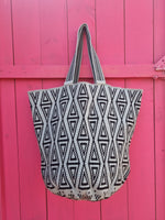 SUSU XL BAG • the EGYPT (greyish/light blue with black)