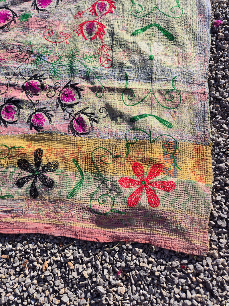 Vintage Kantha blanket with Suzani embroidery • 205*153cm • Reversible