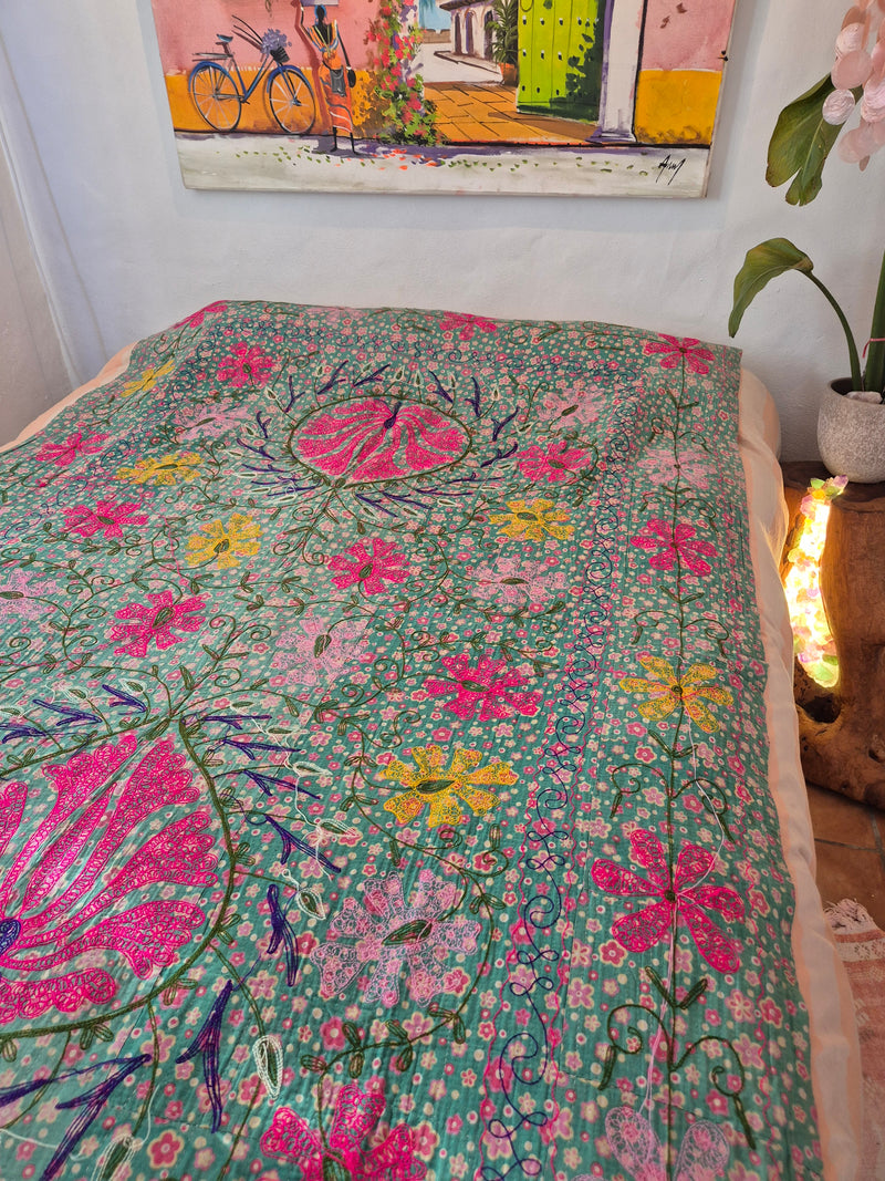 Vintage Kantha blanket with Suzani embroidery • 209*143cm • Reversible