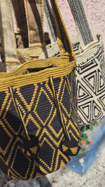 Wayuu Mochila mediano • single thread • hilo de seda • Gold/Off-White