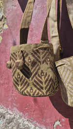 Wayuu Mochila mediano • single thread • hilo de seda • Black & Gold