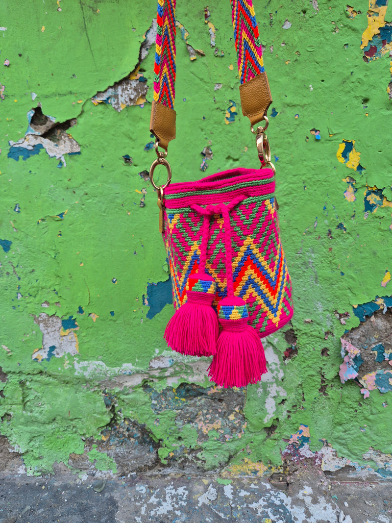 Wayuu Mochila • MEDIUM • Fuchsia