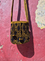 Wayuu Mochila mediano • single thread • hilo de seda • Black & Gold