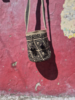 Wayuu Mochila mediano • single thread • hilo de seda • Black & Off-White