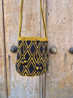 Wayuu Mochila mediano • single thread • hilo de seda • Black & Gold