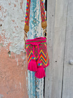 Wayuu Mochila • MEDIUM • Fuchsia