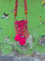 Wayuu Mochila • MEDIUM • Fuchsia