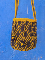 Wayuu Mochila mediano • single thread • hilo de seda • Black & Gold